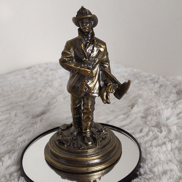Red Hats Of Courage "Duty Calls" Pewter Statue - Picture 6 of 6